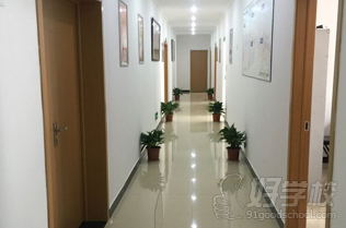南京新知教育学校环境之走廊