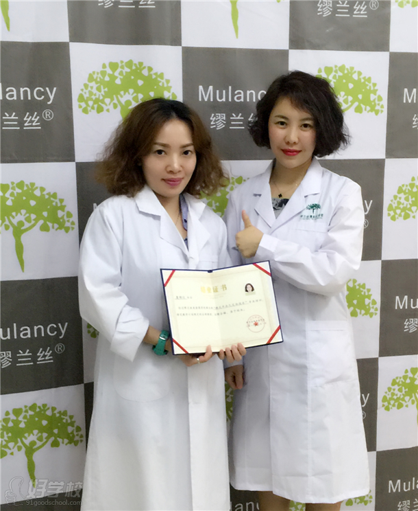 缪兰丝学韩式半永久学员领毕业证了