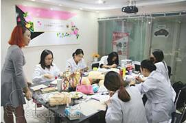 广州cman beauty韩国半永久化妆学院教师教学讨论现场