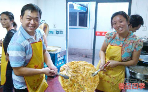 土家酱香饼培训-武汉香品四季小吃培训学员风采