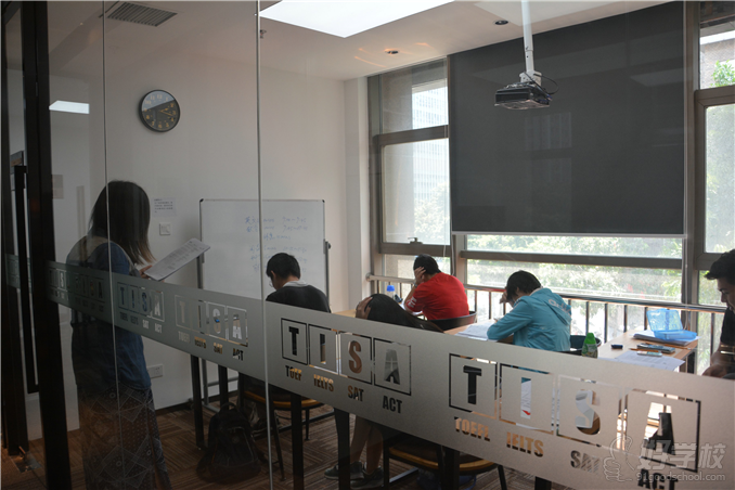 广州艾迪斯教育课室环境