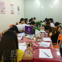 上海尔馨国际纹绣彩妆培训教学情形