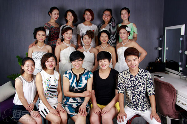 北京东森美学化妆造型培训学校周末专业班学员毕业合照