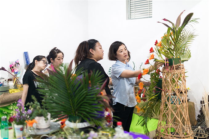 天津雅典娜化妆职业培训学校插花课程学员风采