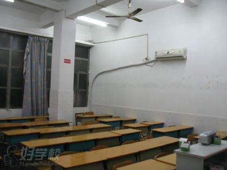 津桥外语学校空调室环境