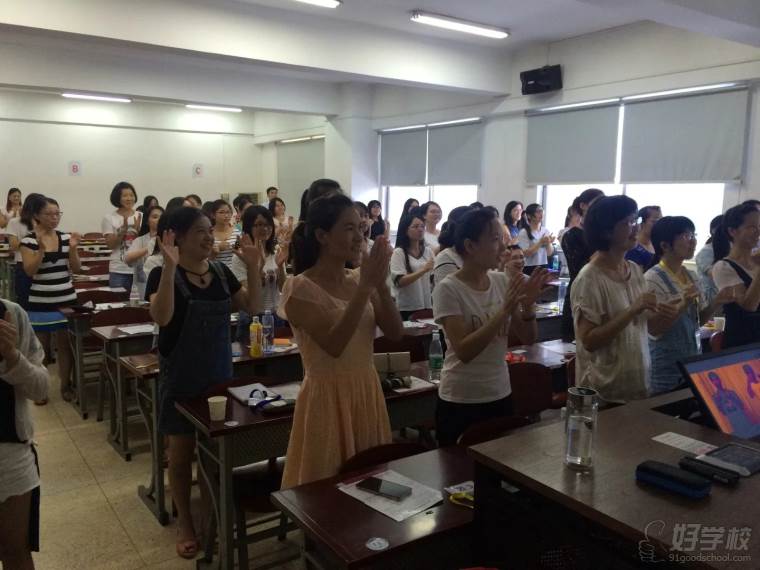 深圳大学职业培训中心学员上课风采