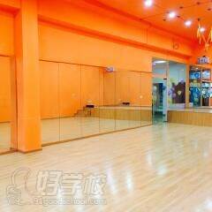南京黄丽舞蹈国际艺术学院教学环境