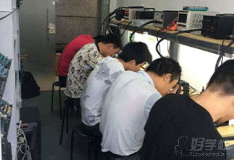 培众维修教学风采 培众维修教学风采