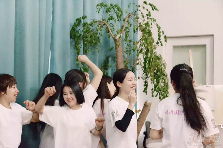 北京潇洋学员冥想热舞环节