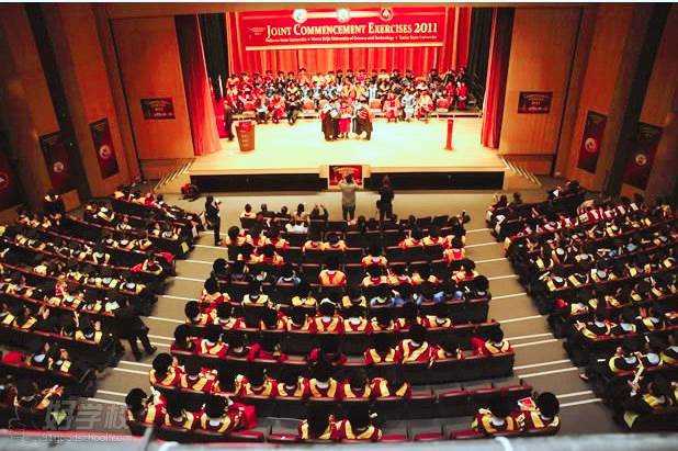 2011年  菲律宾太历国立大学、比立勤国立大学、国立雷省科技大学三校联合毕业典礼