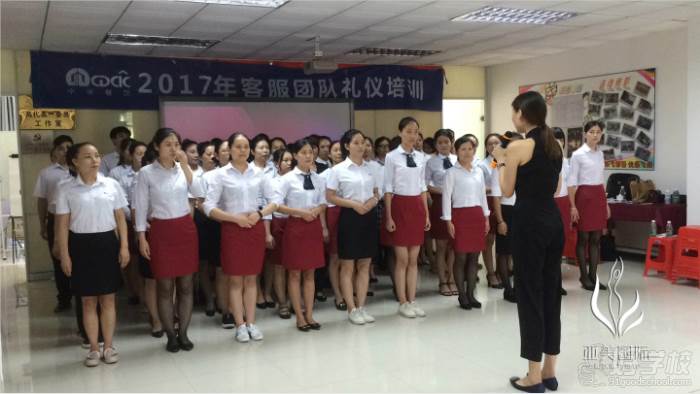 深圳亚美国际礼仪模特培训学校  专业训练
