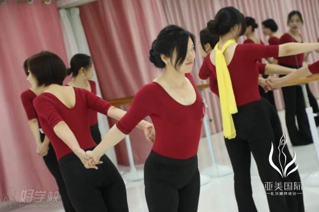 深圳亚美国际礼仪模特培训学校  学员风采