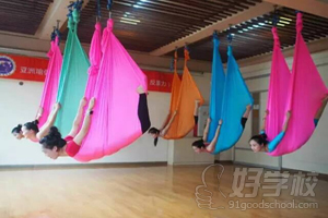 广州空中瑜伽培训班课堂展示