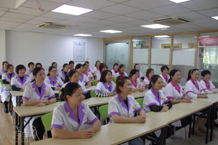 上海荷吉国际母婴培训中心 风采展示