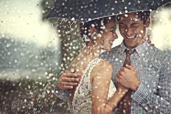雨中街景婚纱拍摄