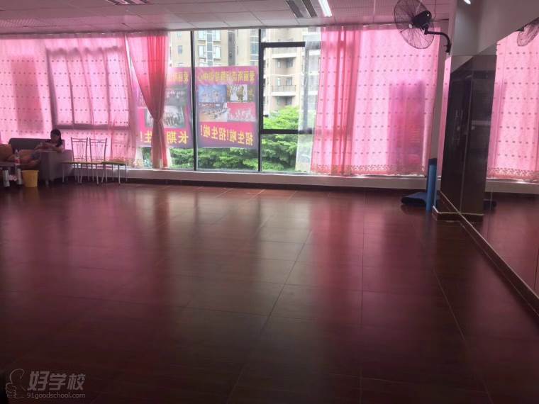 深圳爱丽斯流行舞培训中心校区环境