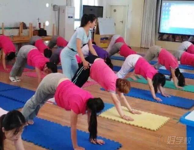 国际少儿瑜伽协会瑜伽教练班学员