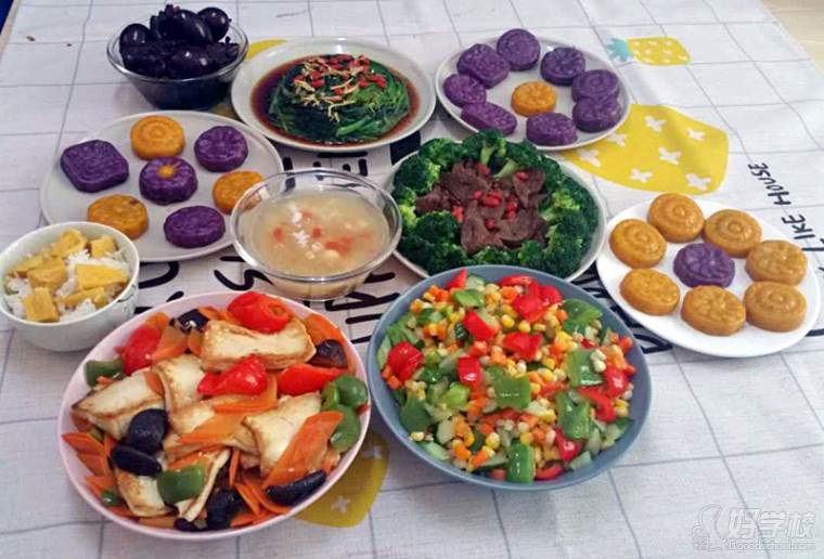 广州家助手学员制作的营养餐展示