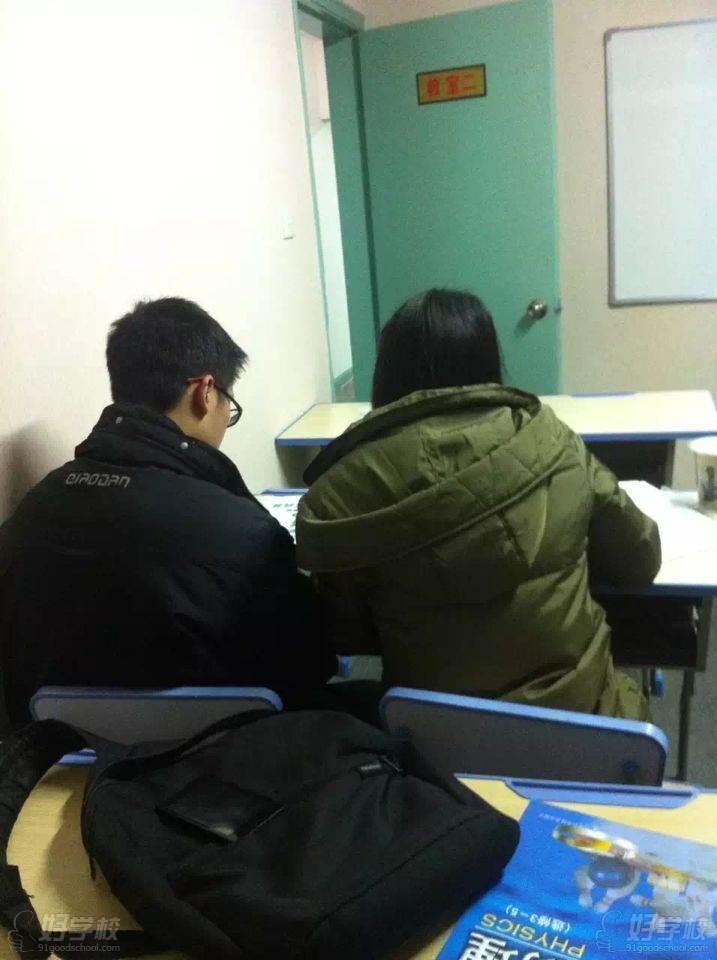 老师一对一辅导学员中 老师一对一辅导学员中