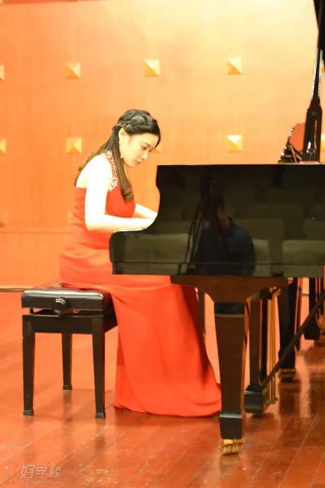 尹茜老师钢琴独奏表演