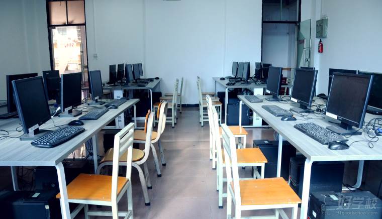 广州大学纺织服装学院电脑室