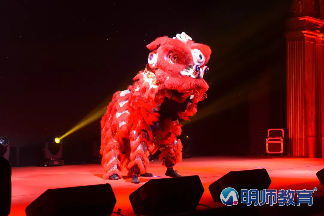 广州明师教育   舞狮表演