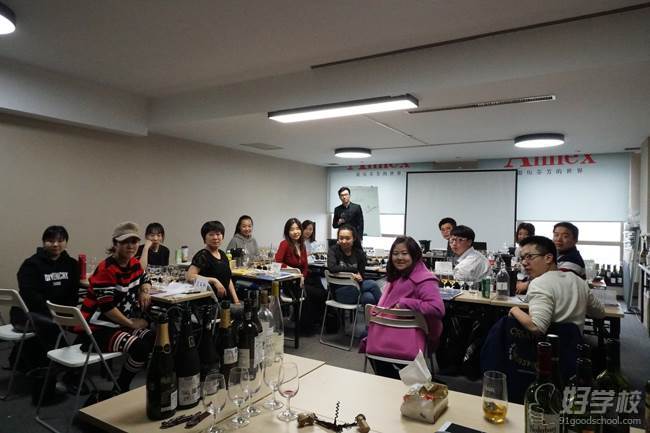 德斯汀安葡萄酒学院的教学现场