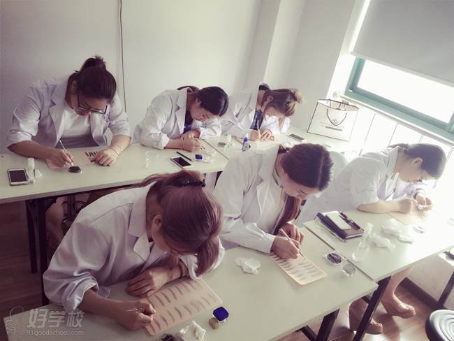 杭州AMIE化妆美颜培训学校的教学现场