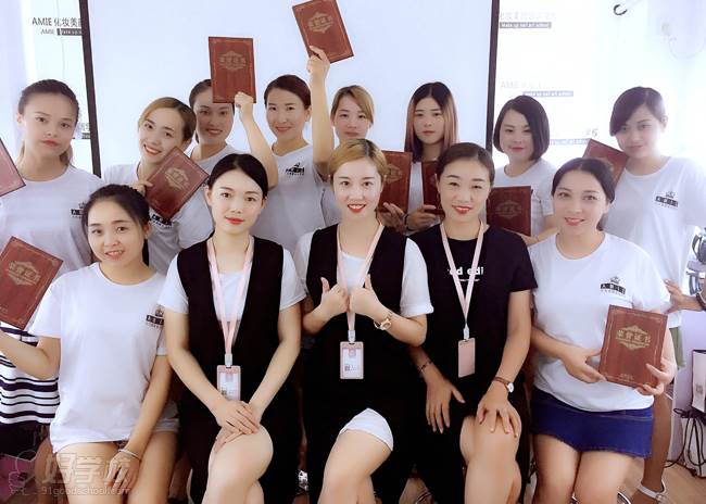 杭州AMIE化妆美颜培训学校的学生风采