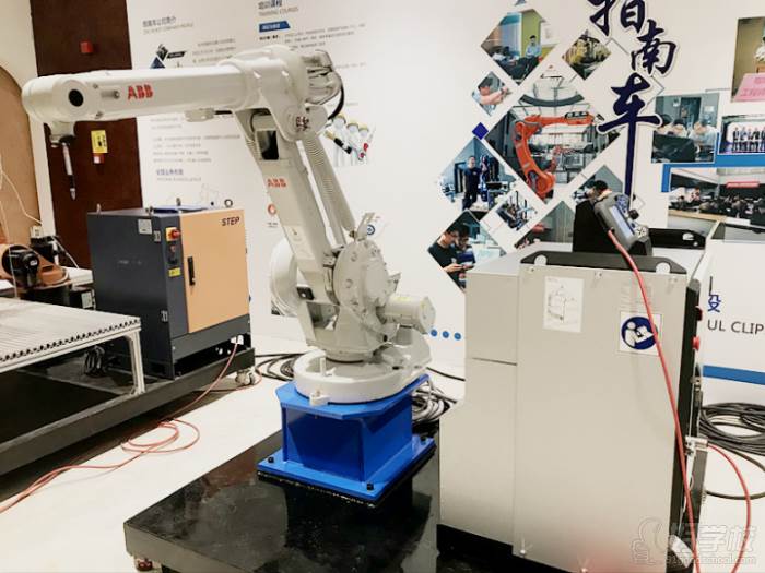 杭州指南车机器人培训学院  教学设备