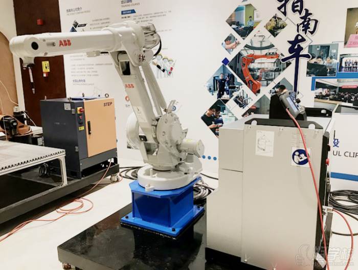 杭州指南车机器人培训学院  教学环境