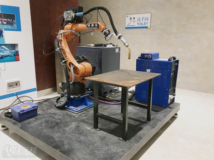 杭州指南车机器人培训学院  专业教学设备