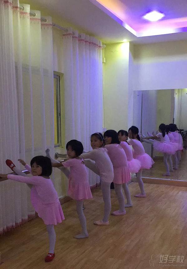 广州求知教育  舞蹈教学现场
