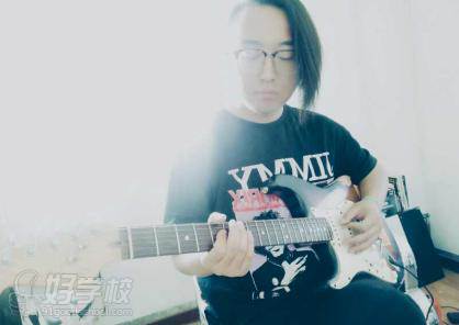 吉他教师杨骄阳