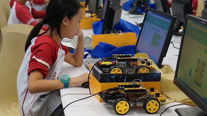 青少儿AI智能机器人培训课程