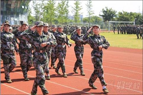 學校軍訓