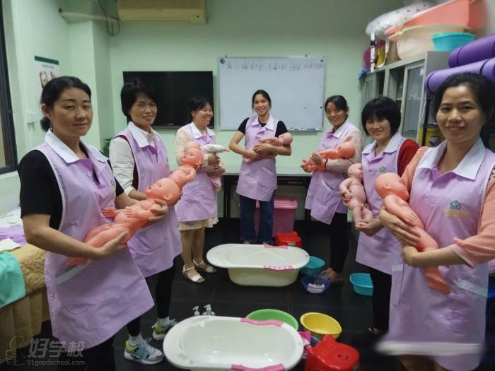 金贝家政培训学员上课情景 金贝家政培训学员上课情景