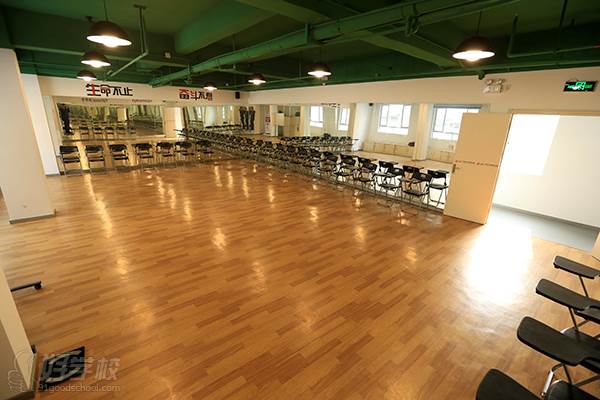 广州广电艺术培训中心形体教室