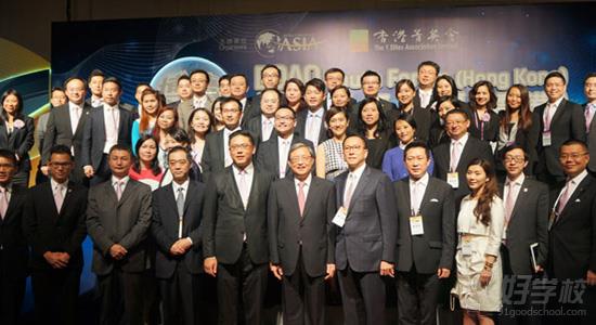 香港菁英会主要成员与博鳌亚洲论坛秘书长周文重合影
