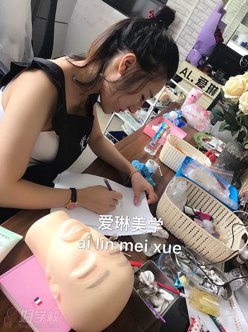 广州爱琳美学肌肤健康管理培训中心  学员学习过程