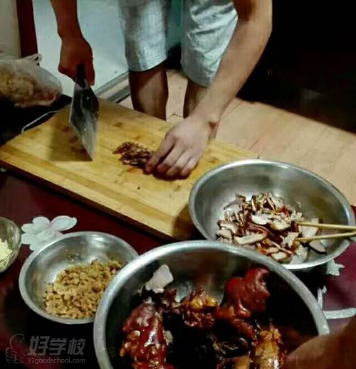 徐州艾老爷小吃西点培训中心 卤菜制作过程