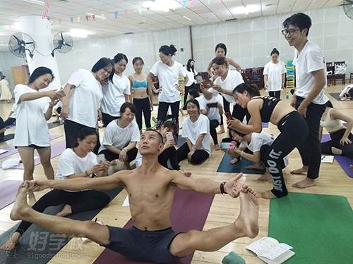 湖南EightWei创意运动瑜伽 教学现场展示