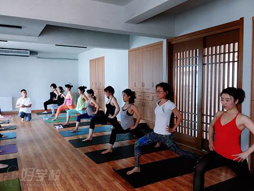 湖南EightWei创意运动瑜伽培训中心 瑜伽课程
