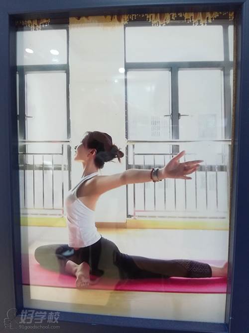 深圳深梵国际瑜伽教练培训学校  依琳导师