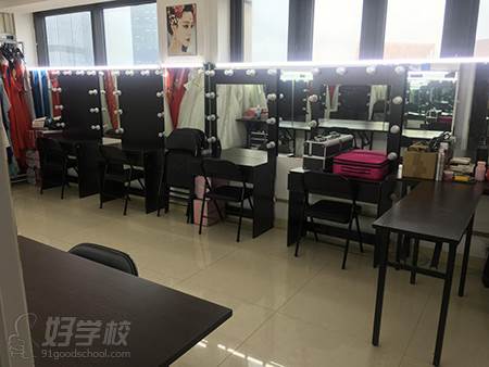 杭州金尚化妆培训学校  教室环境
