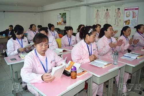 北京奥宝母婴培训中心学员上课
