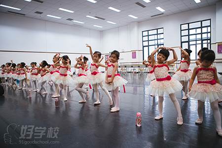 广州爱丽芭蕾舞蹈艺术培训中心  现场排练风采