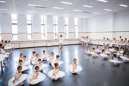 广州爱丽芭蕾舞蹈艺术培训中心  现场排练风采