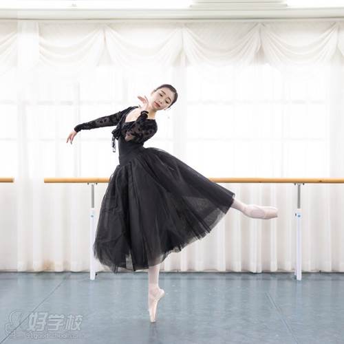 广州爱丽芭蕾舞蹈艺术培训中心 李辰烨老师