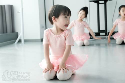 广州爱丽芭蕾舞蹈艺术培训中心 学习现场